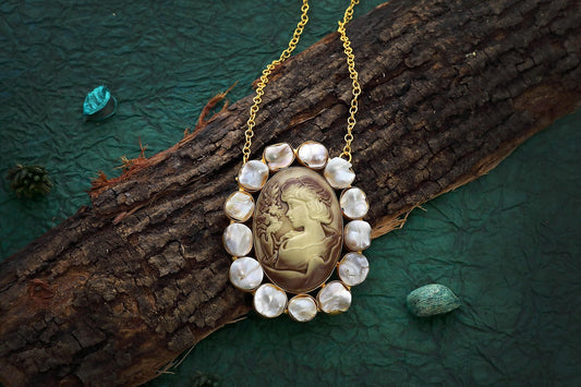 The Timeless Allure of Estate Jewellery: How to Choose the Best & Why It’s Our Signature at Daniel Jewellers