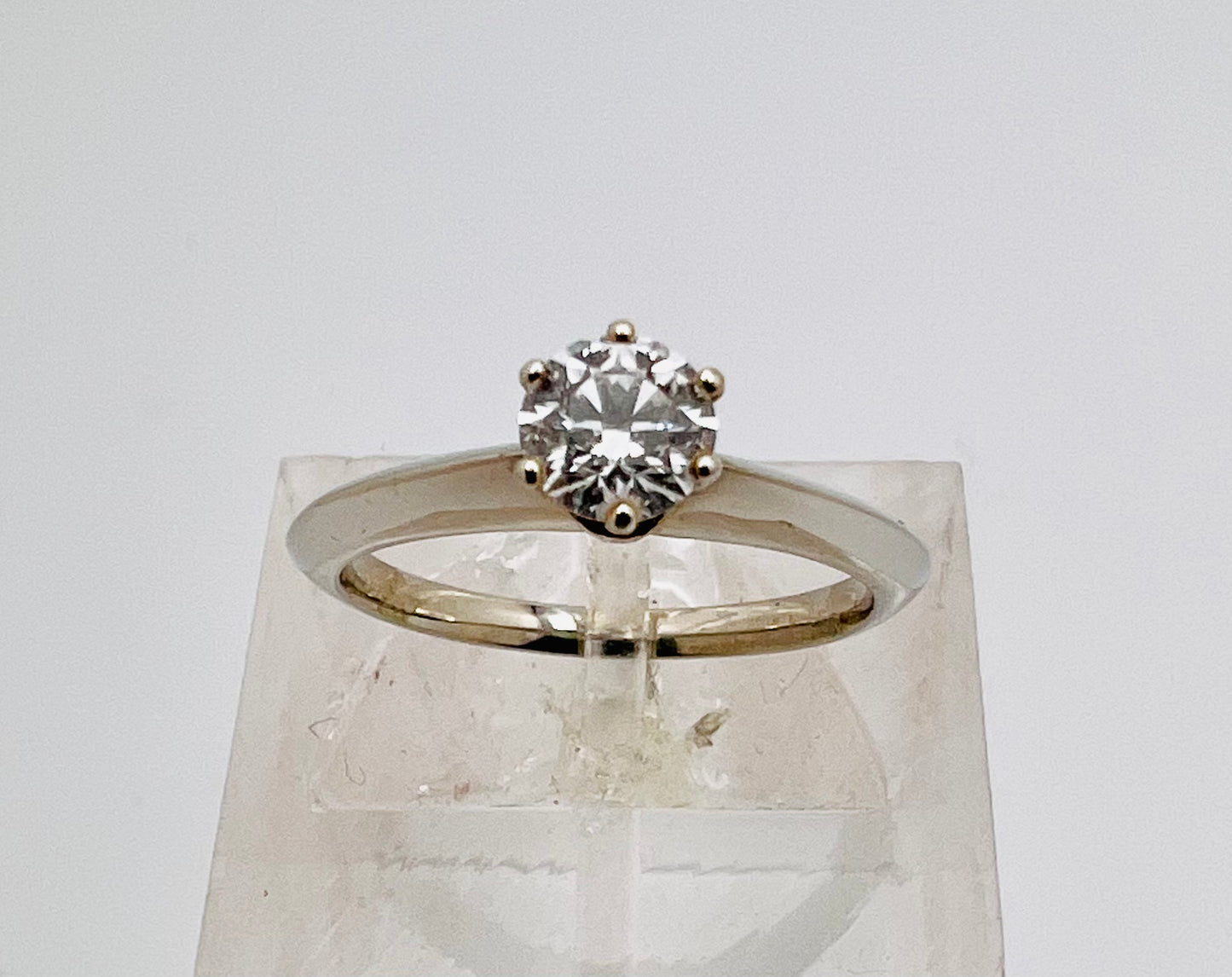 19k White Gold Round 41pt Diamond Solitaire Ring