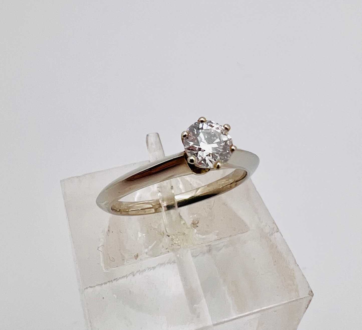 19k White Gold Round 41pt Diamond Solitaire Ring