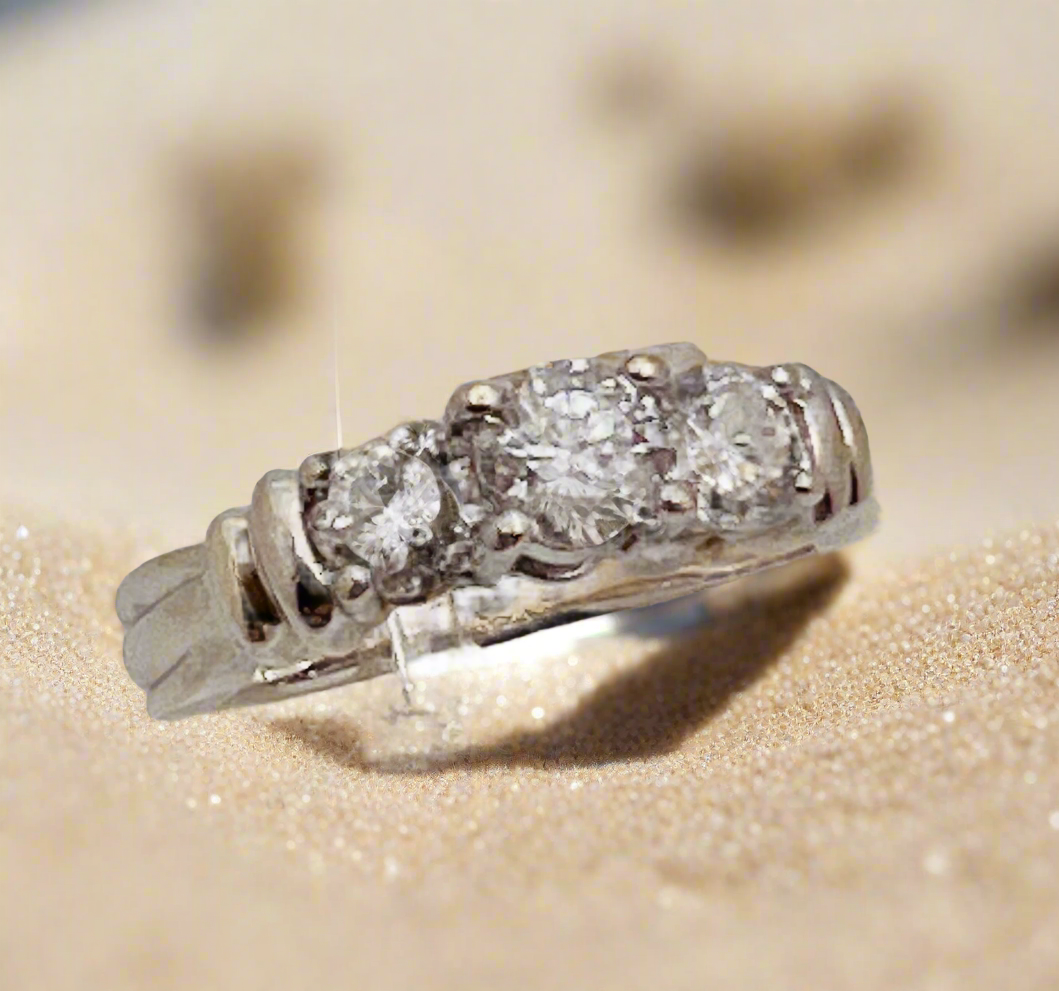 14k White Gold 95pt Round Diamond Trinity Ring