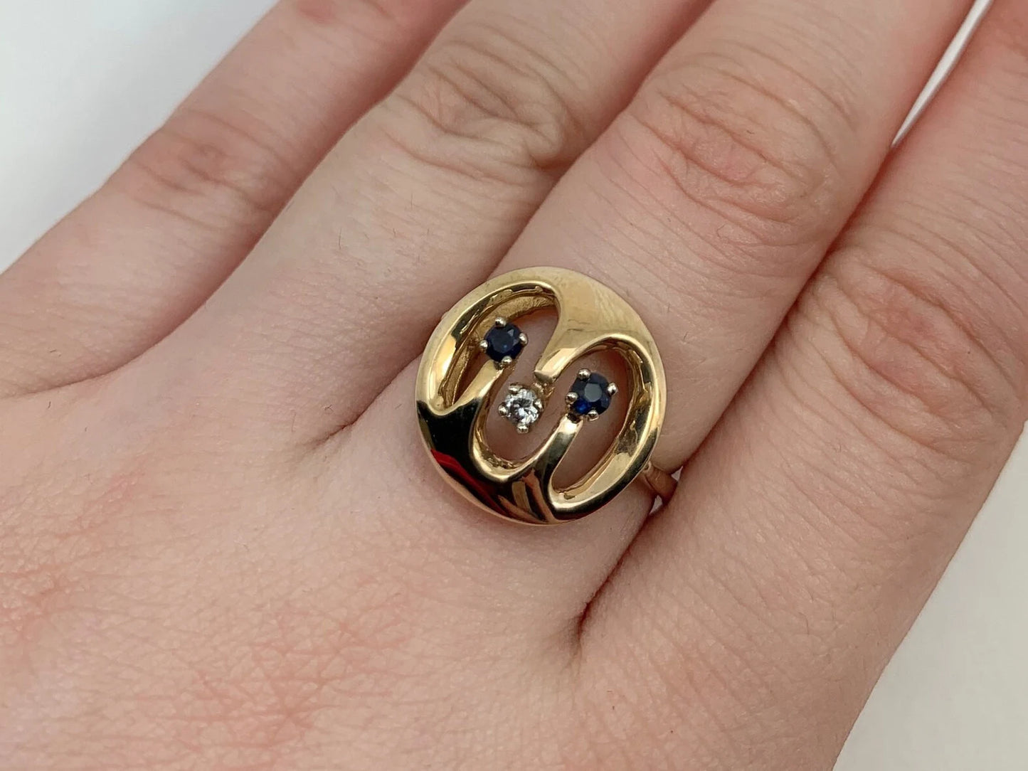 Stunning 10k Genuine Sapphire & Diamond Wave Pattern Ring