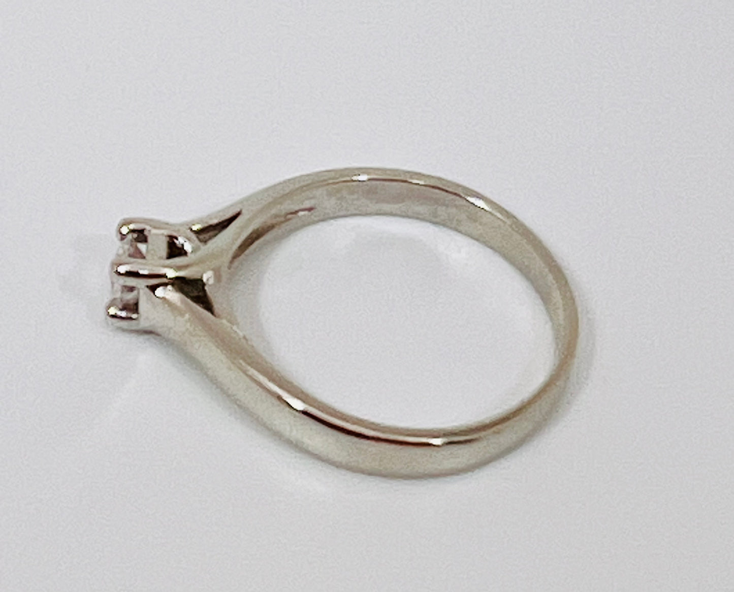 14k White Gold Round Cut 27pt Diamond Solitaire Ring