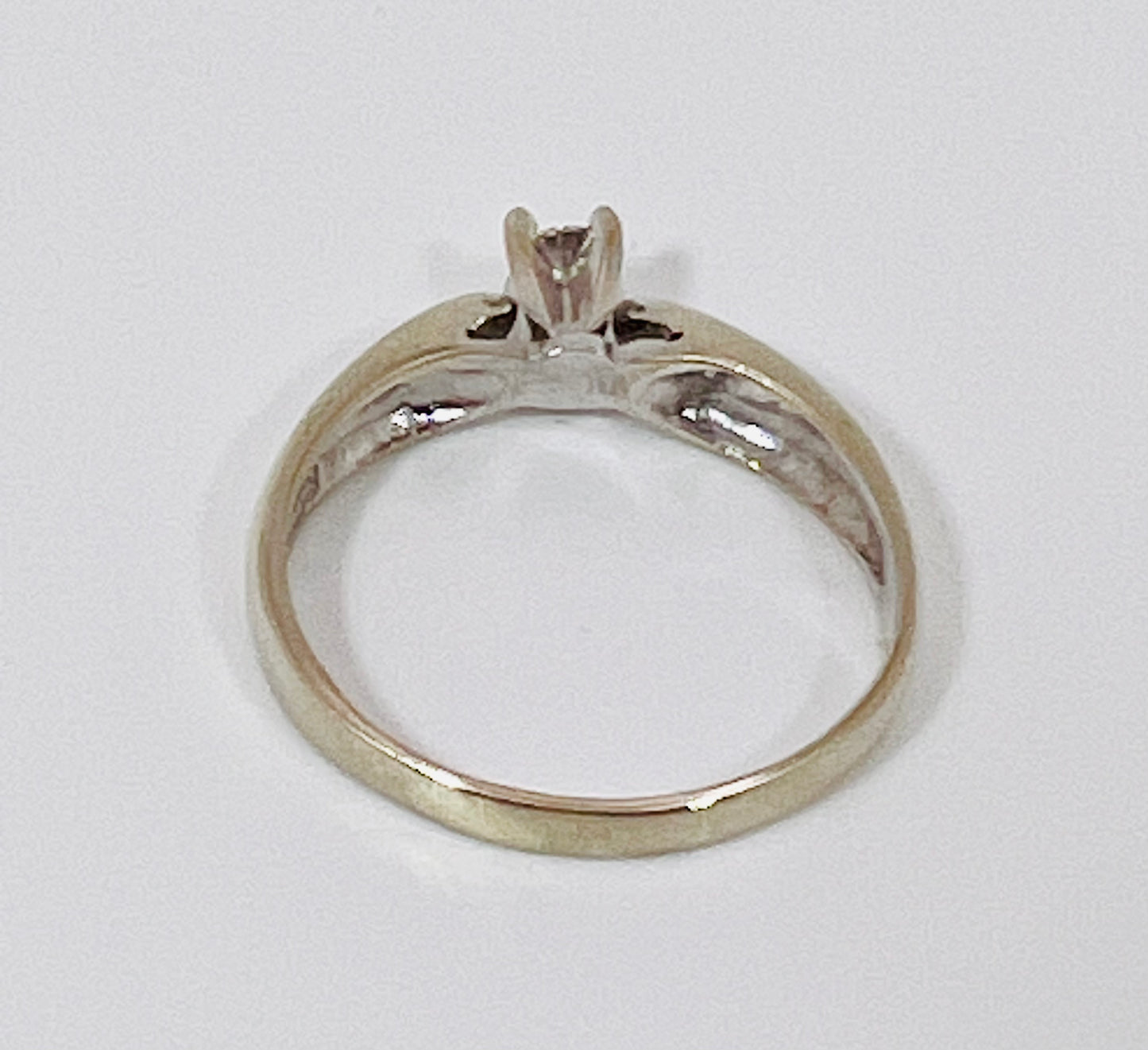 14k White Gold Round Cut 18pt Diamond Solitaire Ring