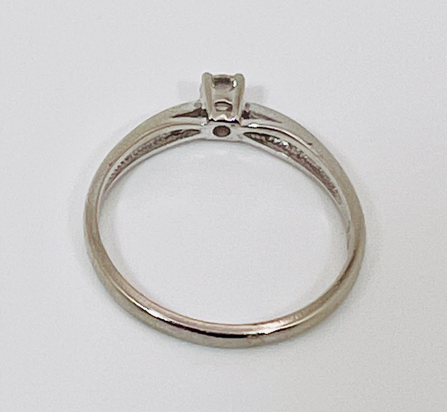10k White Gold Round Cut 15pt Diamond Solitaire Ring