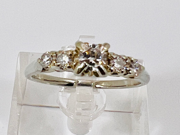 18k White Gold Round Cut 42pt Diamond Vintage Ring