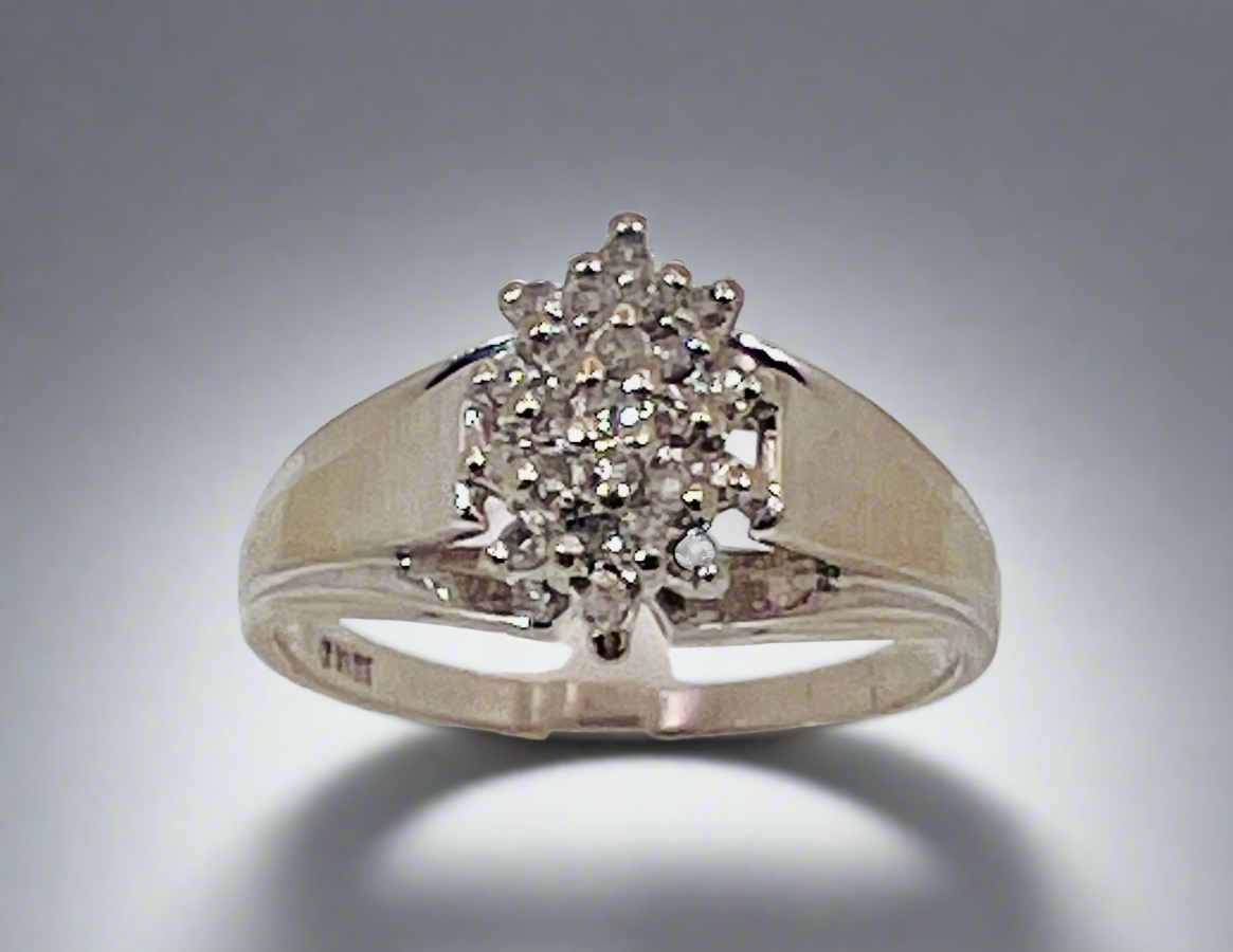 10k White Gold Round Cut 23pt Diamond Cluster Ring