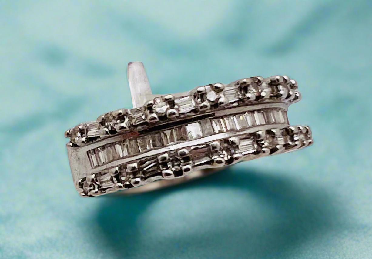 10k White Gold Round and Baguette Cut 38pt Diamond Row Set Cluster Ring