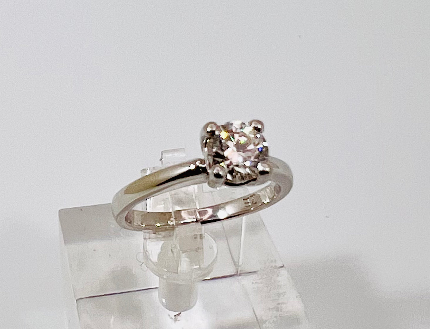 14k White Gold Round Cut 70pt Diamond Solitaire Ring