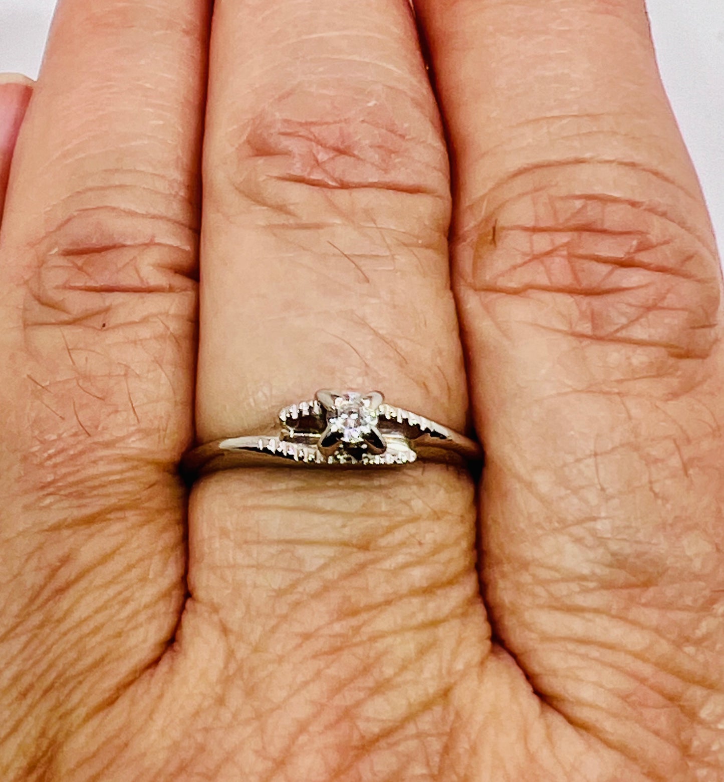 18k White Gold Round Cut 0.08ct Diamond Solitaire with Gold Accents Ring