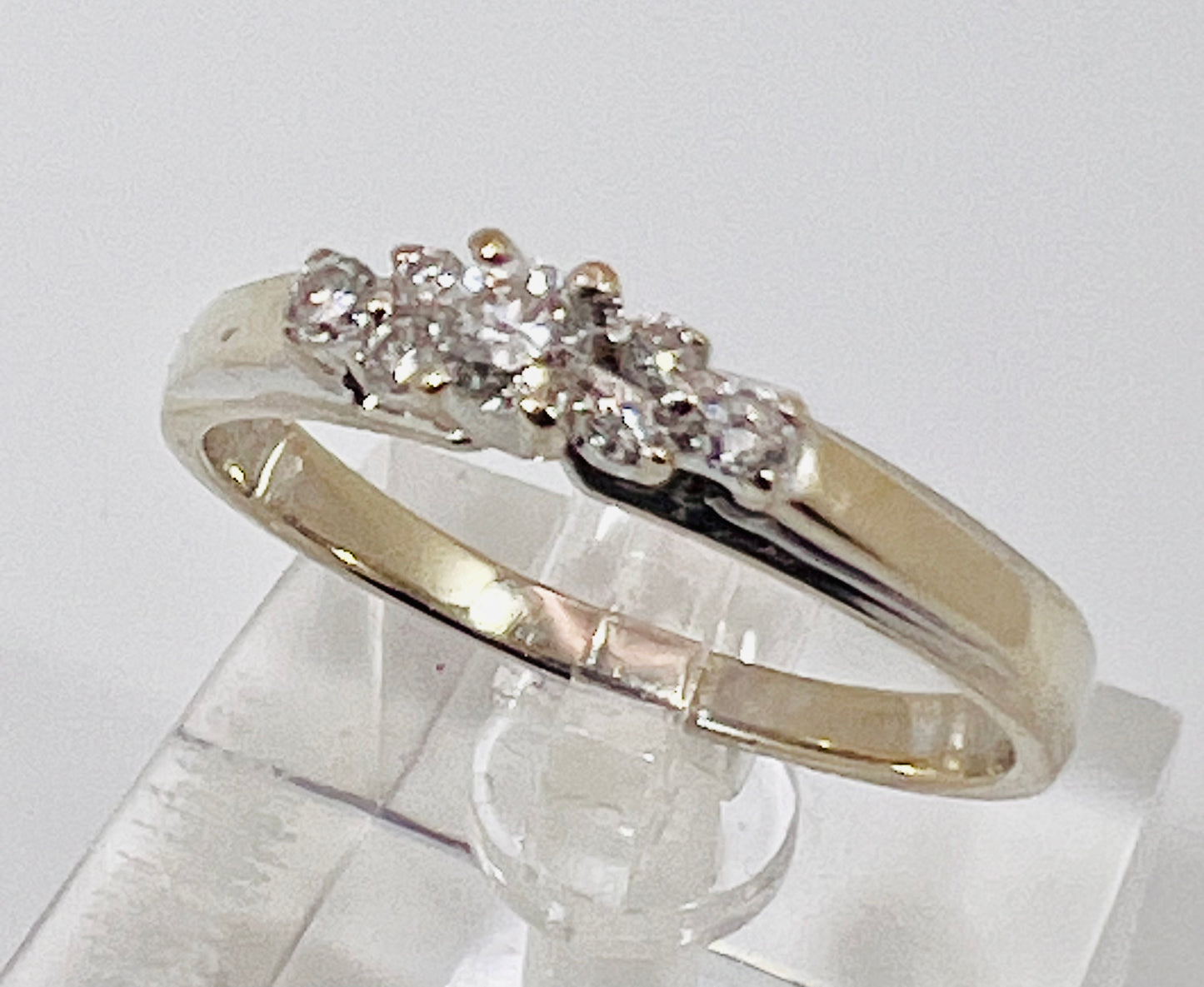 14k White Gold Round Cut 24pt Diamond Cluster Accent Ring