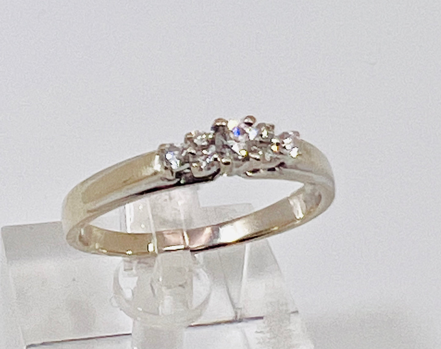 14k White Gold Round Cut 24pt Diamond Cluster Accent Ring