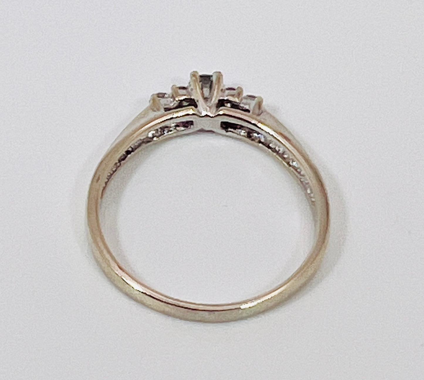 14k White Gold Round Cut 24pt Diamond Cluster Accent Ring