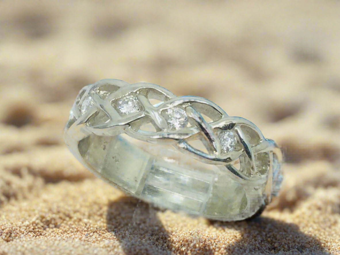 14k White Gold Round Cut 14pt Diamond Celtic Design Band Ring