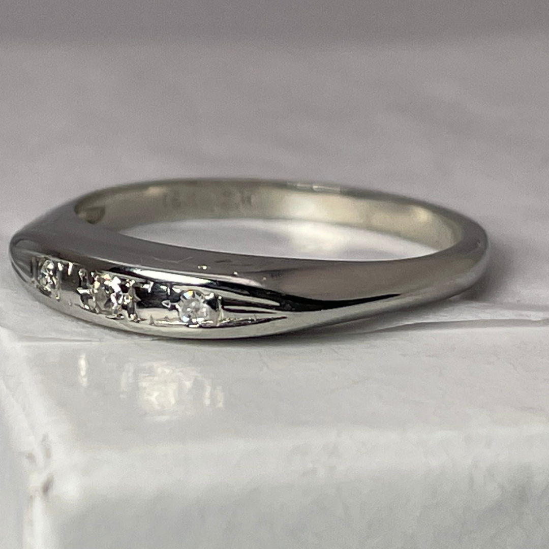 18k White Gold Round Cut 0.05ct Diamond Trinity Ring