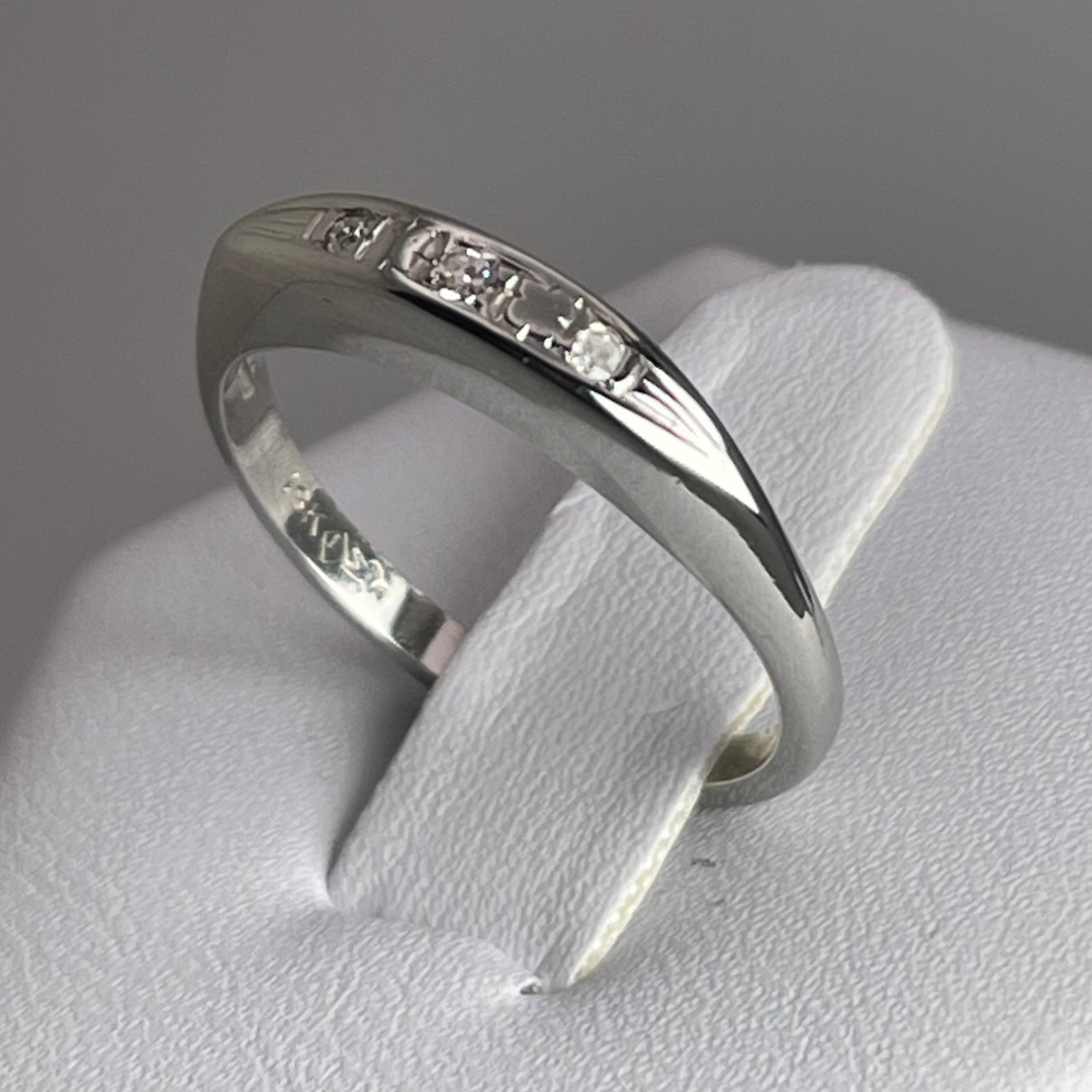 18k White Gold Round Cut 0.05ct Diamond Trinity Ring