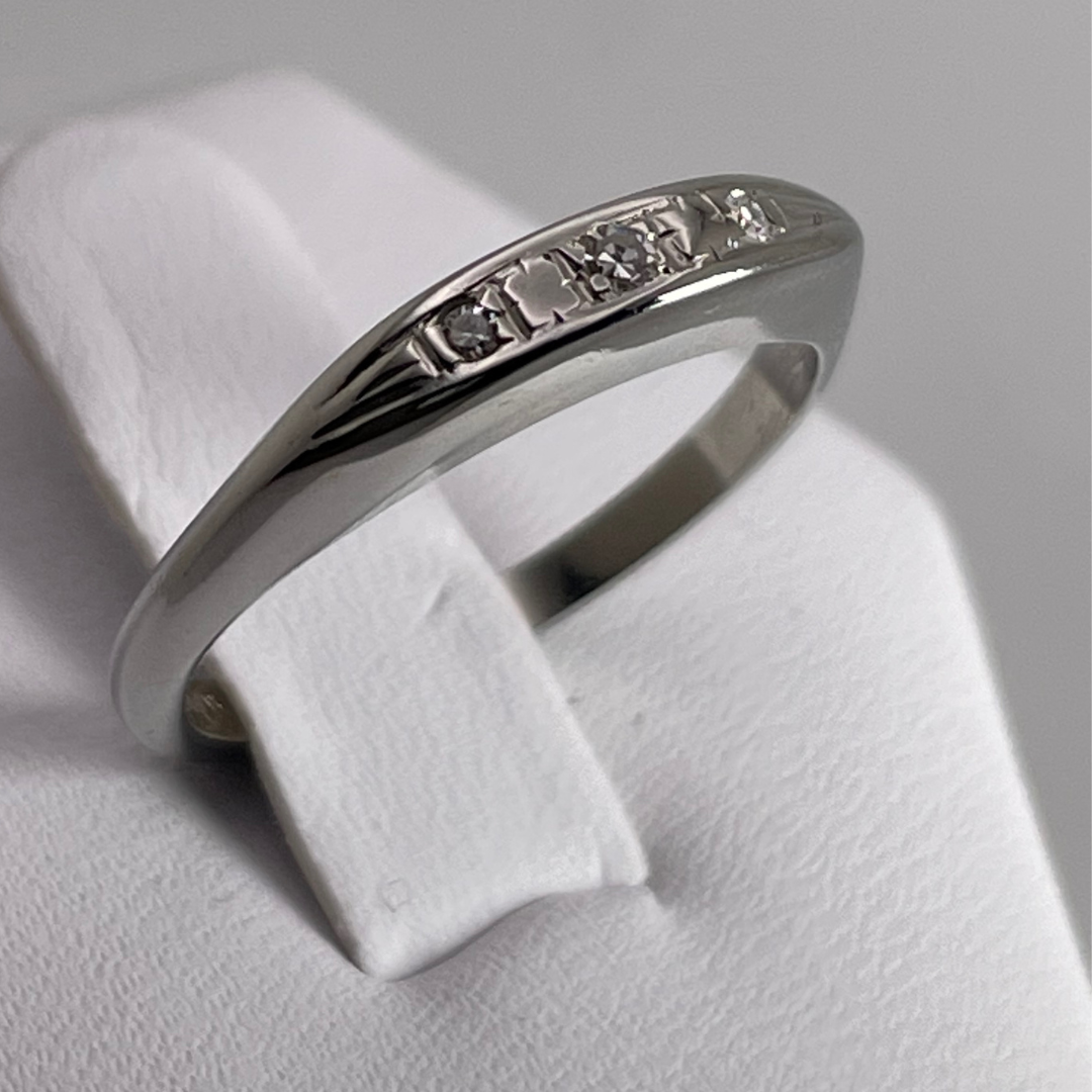 18k White Gold Round Cut 0.05ct Diamond Trinity Ring