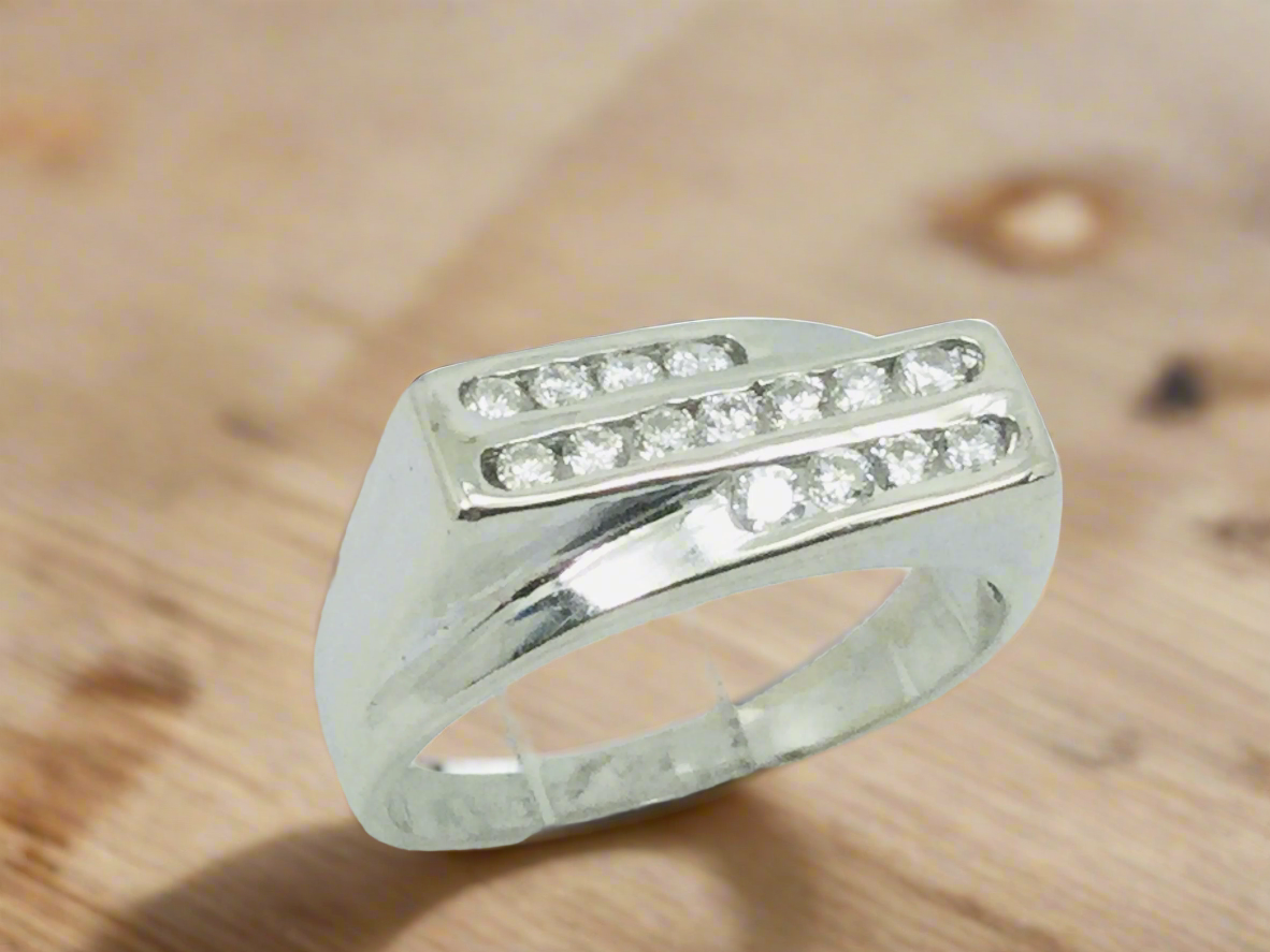 18k White Gold Round Cut 30pt Diamond Channel Set Ring
