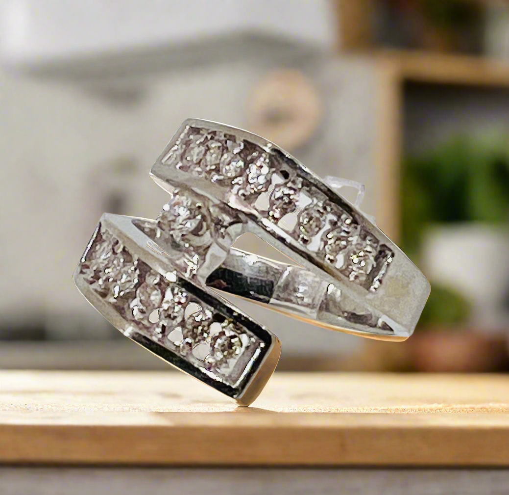 14k White Gold Round Cut 28pt Diamond Accent Ring