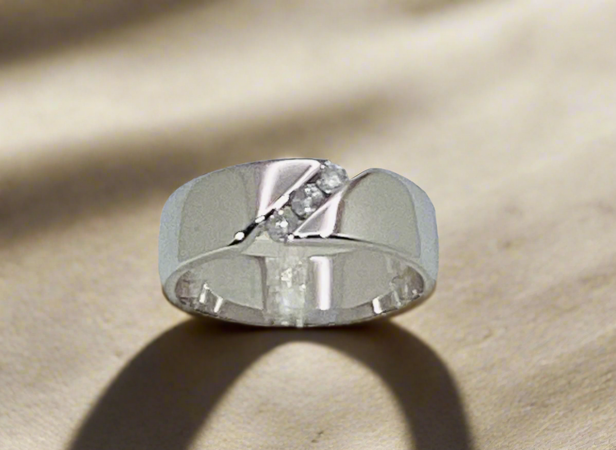 14k White Gold Round Cut 15pt Diamond Band Ring
