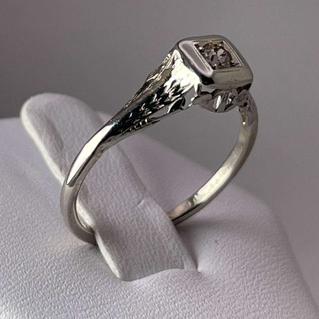 10k White Gold Round Cut 0.08ct Diamond Solitaire Ring