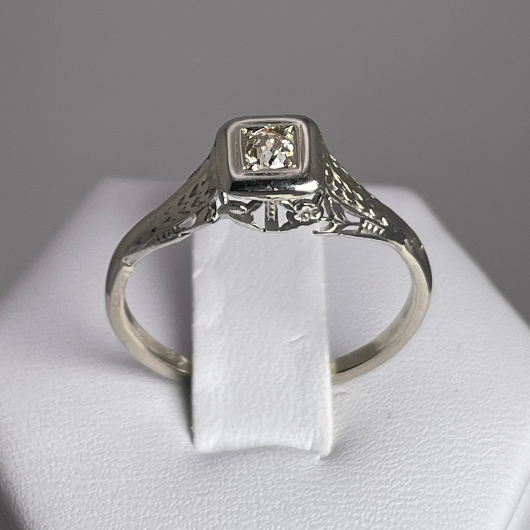 10k White Gold Round Cut 0.08ct Diamond Solitaire Ring