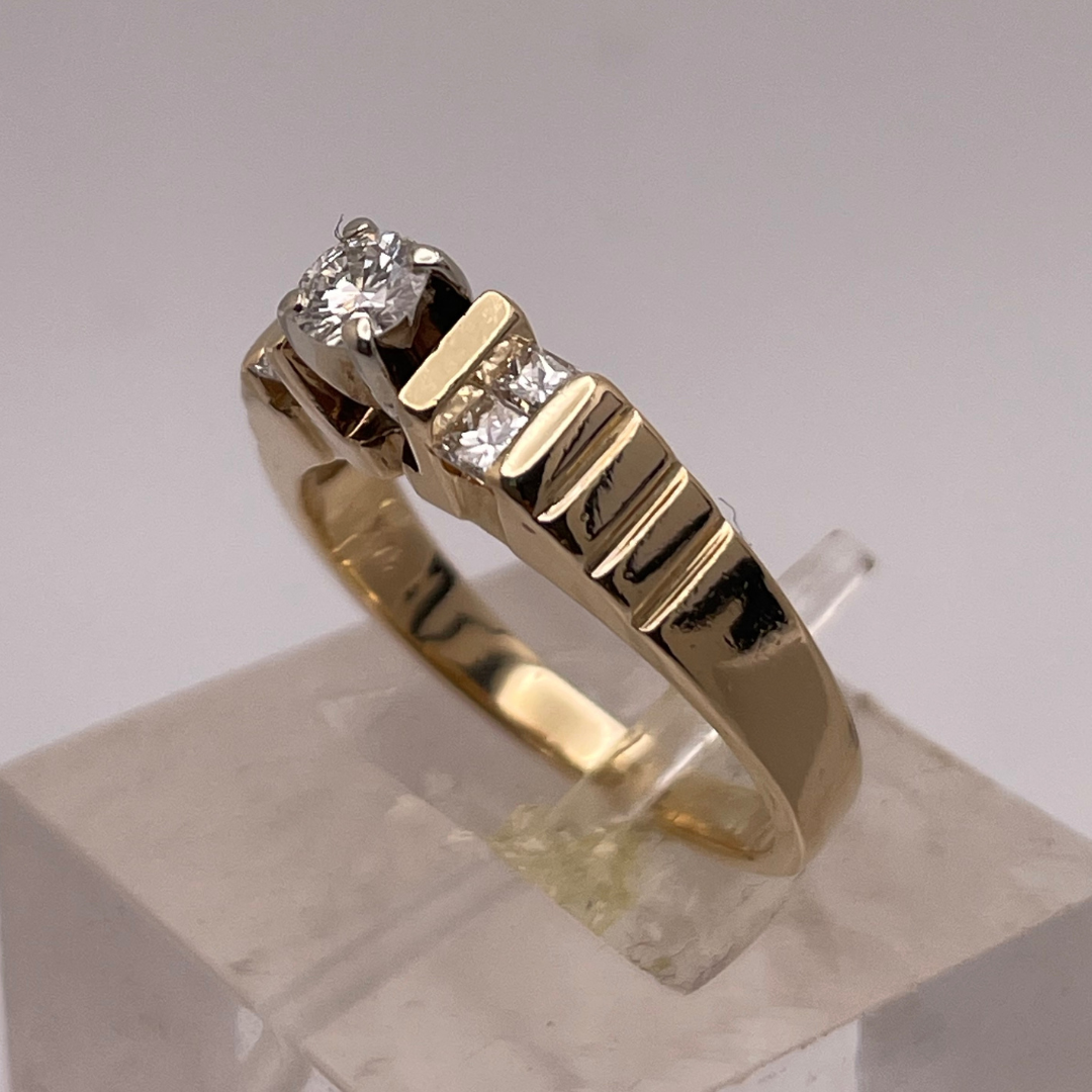 Lady's 14k Yellow Gold 0.39ct Diamond Engagement Ring
