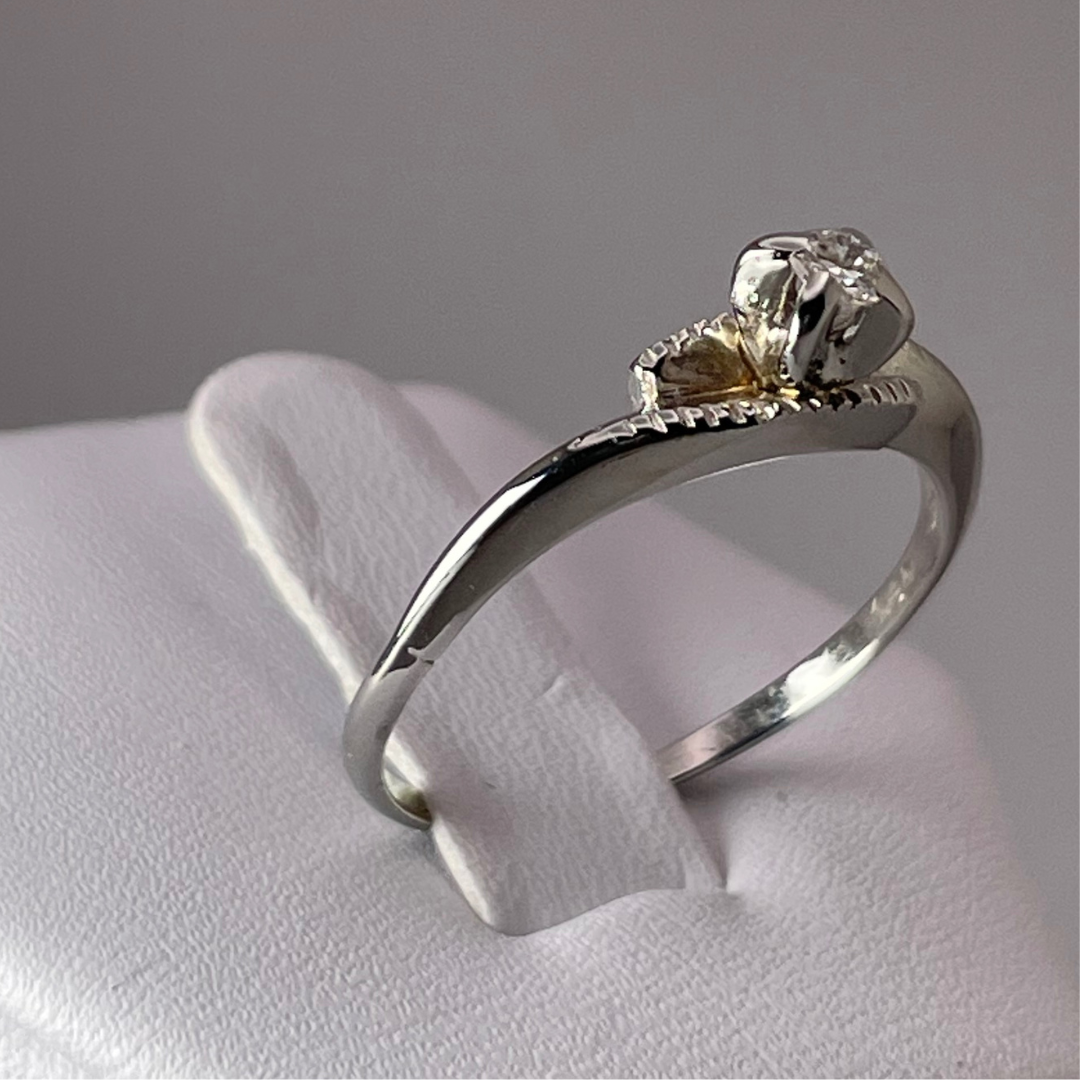 18k White Gold Round Cut 0.08ct Diamond Solitaire with Gold Accents Ring