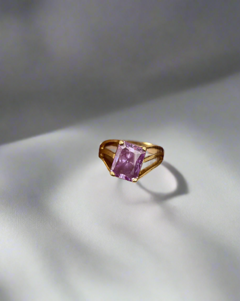 10k Yellow Golf Rectangular Cut Amethyst Ring