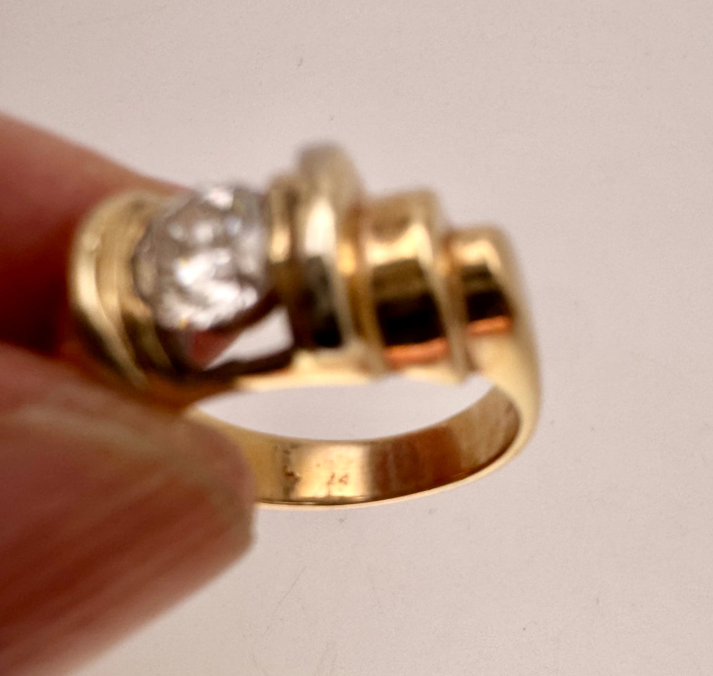 Vintage 14K Two Tone Gold 68pt Diamond Barrel Design Floating Brilliant Cut Solitaire Statement Band