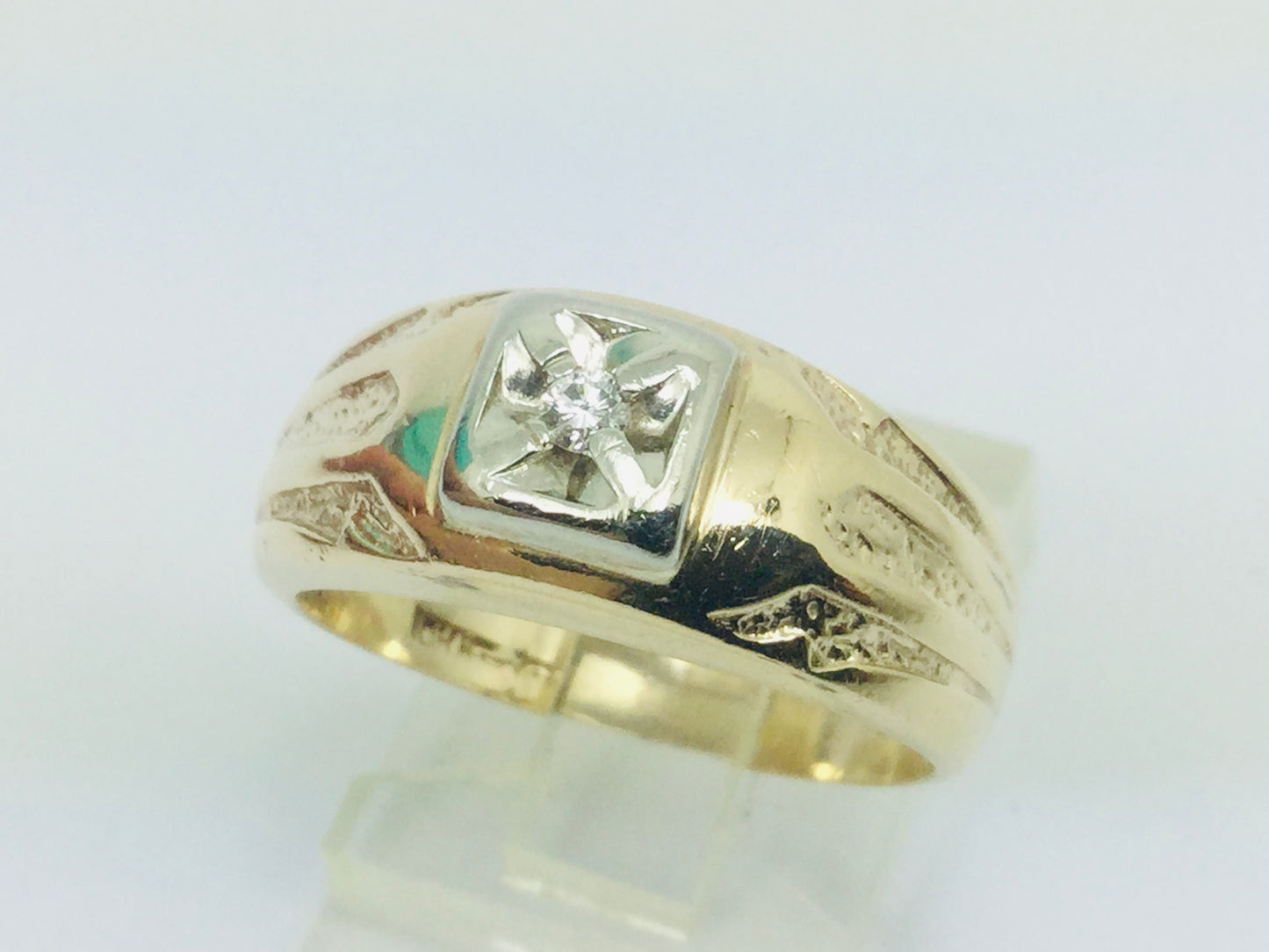 10k Yellow and White Gold Round Cut 5pt Diamond Solitaire Ring