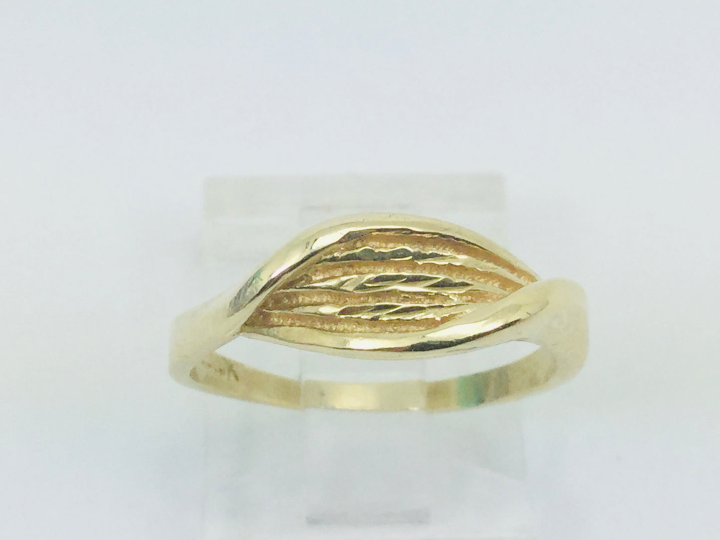 10k Yellow Gold Swivel Twist Lines Ring