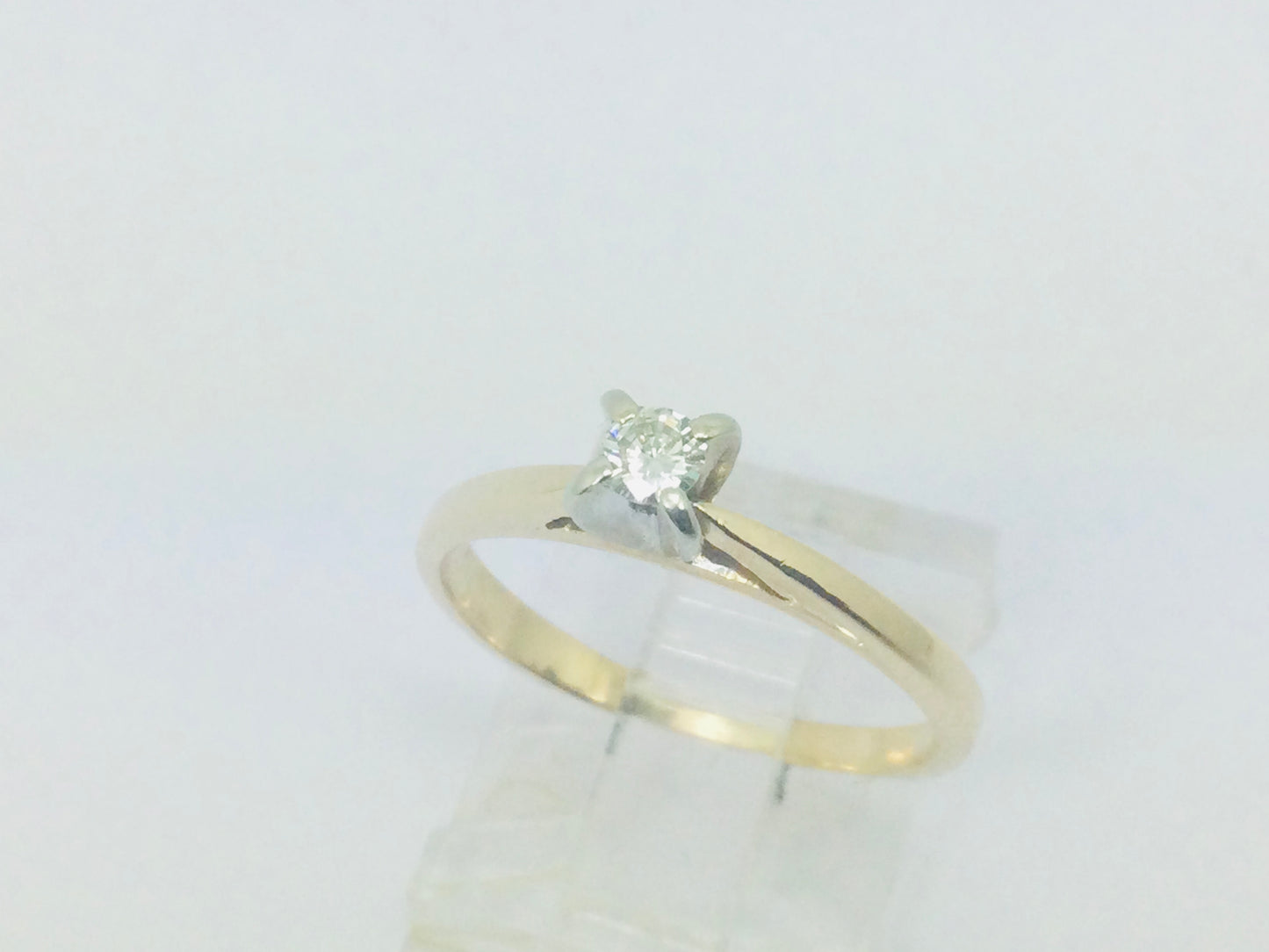 14k Yellow Gold Round Cut 10pt Diamond Solitaire Ring