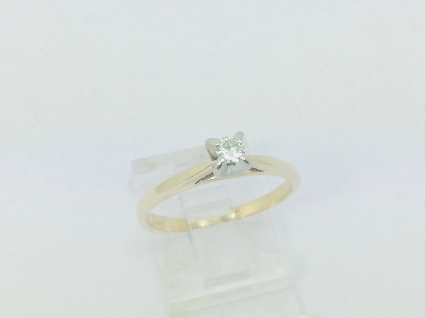 14k Yellow Gold Round Cut 10pt Diamond Solitaire Ring