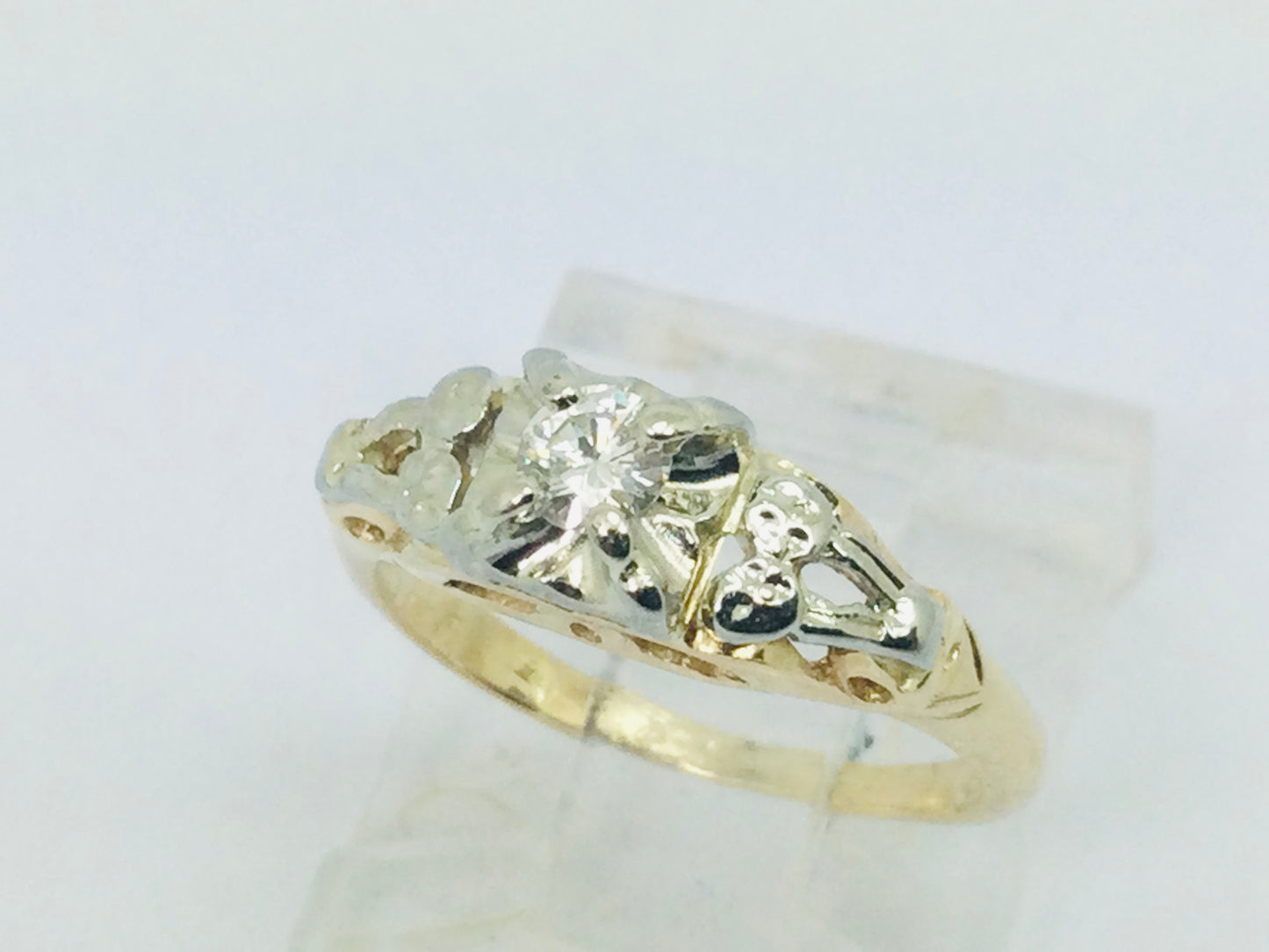14k Yellow and White Gold Round Cut 11pt Diamond Solitaire Vintage Ring