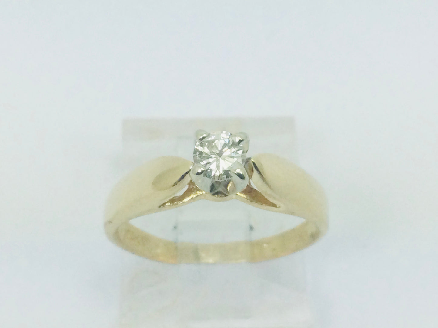 14k Yellow Gold Round Cut 15pt Diamond Solitaire Ring