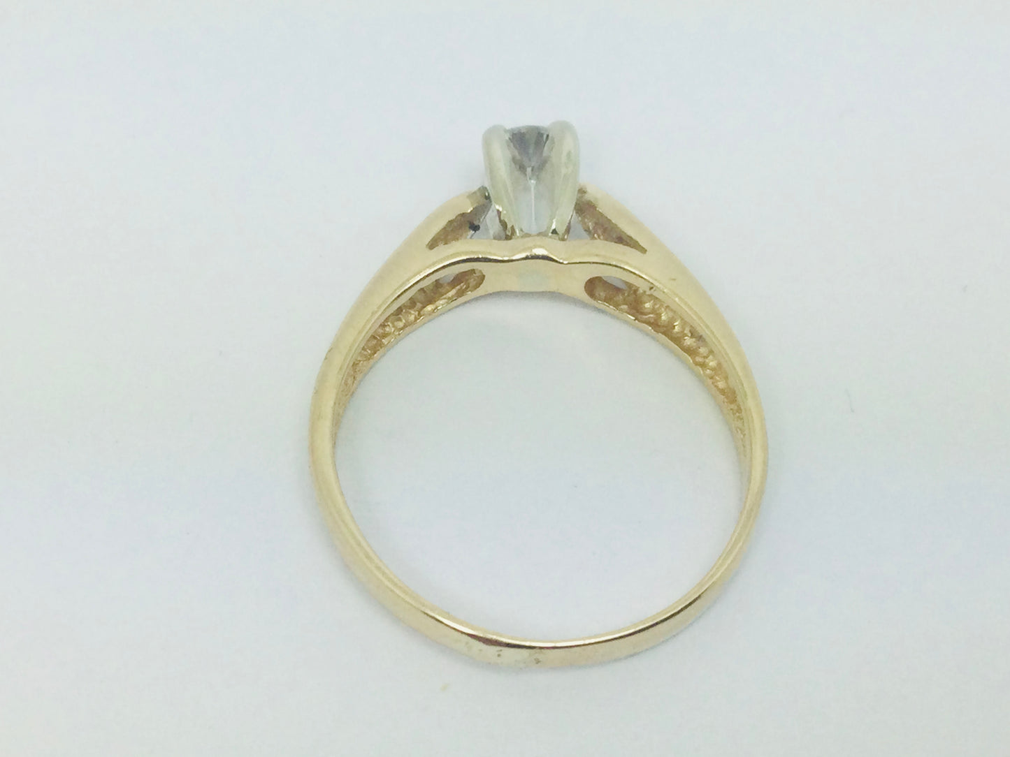 14k Yellow Gold Round Cut 15pt Diamond Solitaire Ring