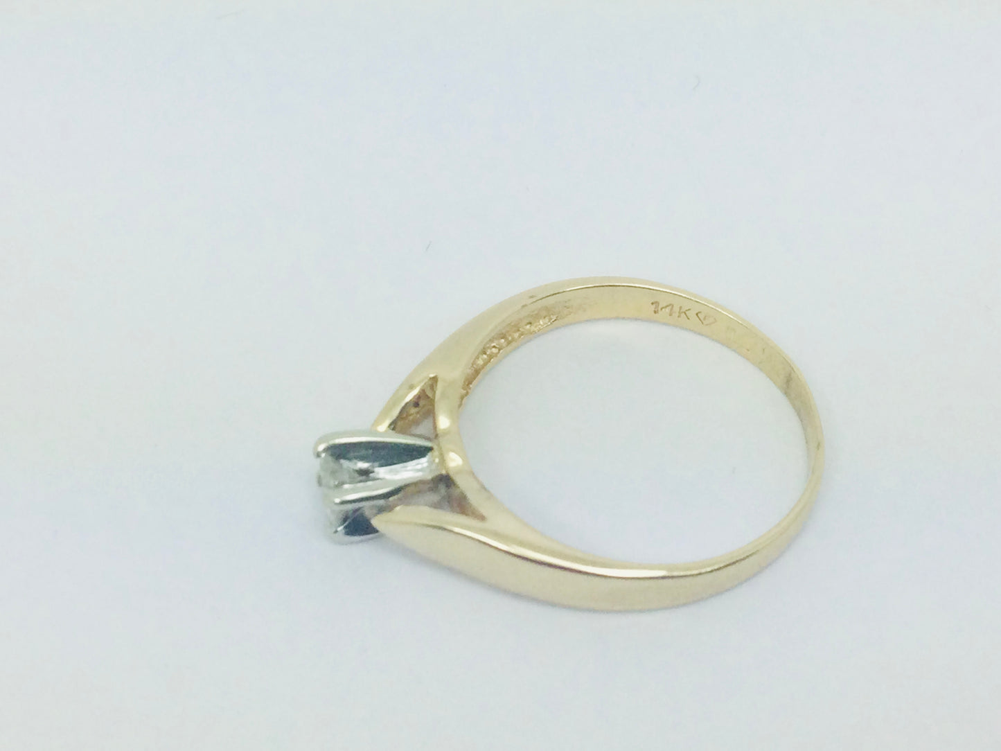 14k Yellow Gold Round Cut 15pt Diamond Solitaire Ring