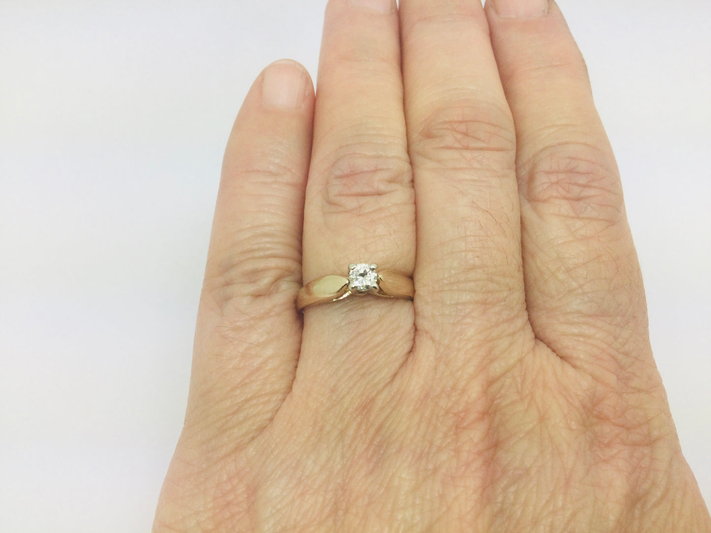14k Yellow Gold Round Cut 15pt Diamond Solitaire Ring