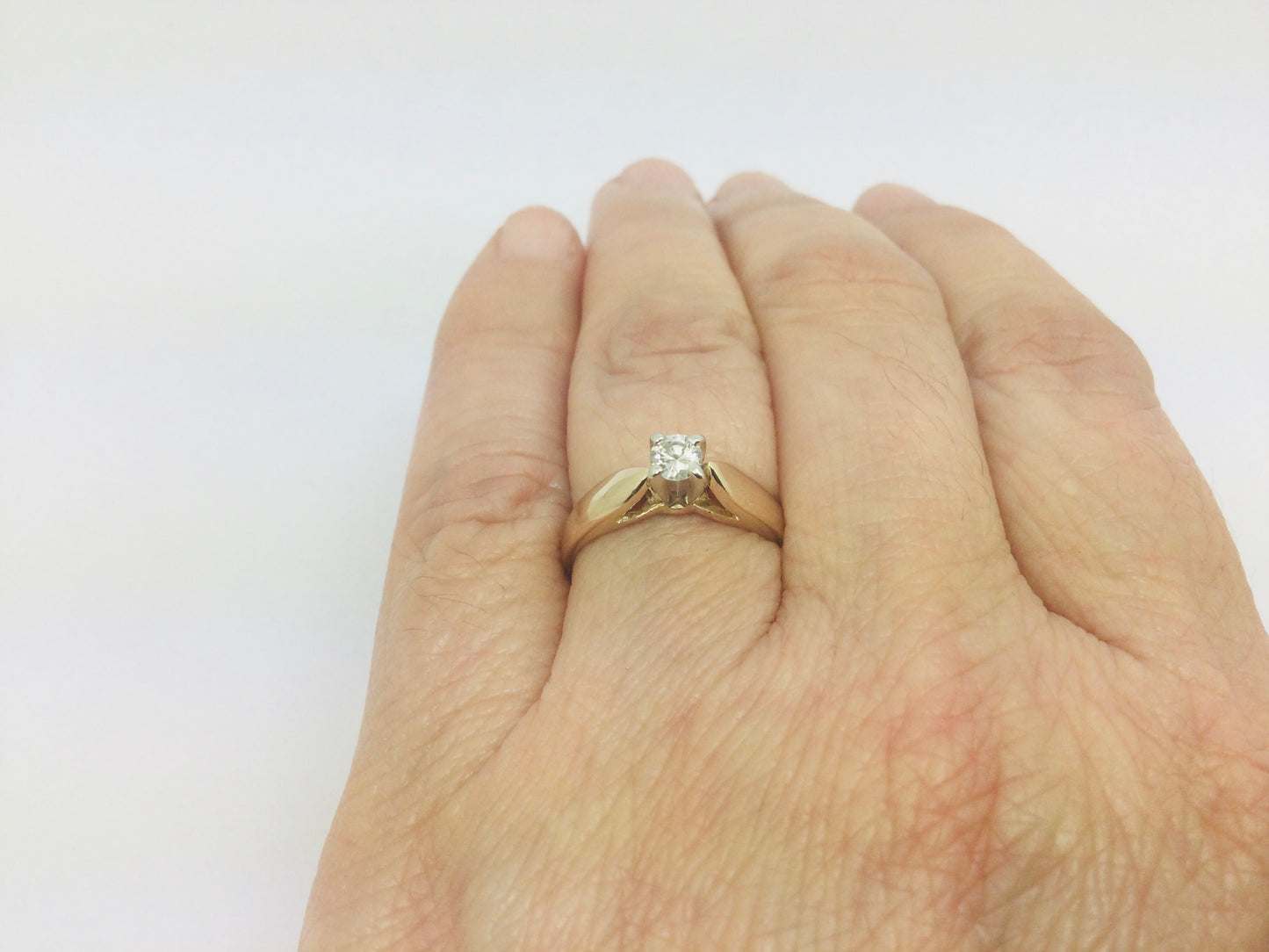 14k Yellow Gold Round Cut 15pt Diamond Solitaire Ring