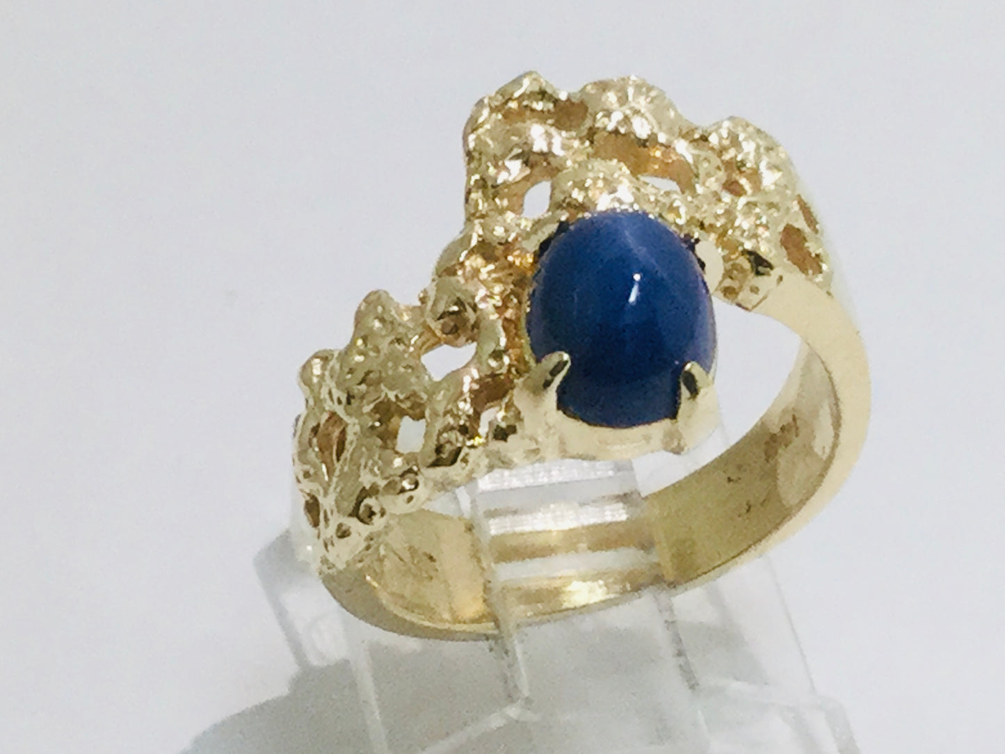 14k Yellow Gold Oval Cut Star Sapphire September Birthstone Ring