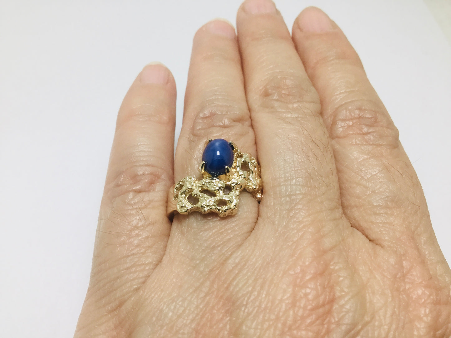 14k Yellow Gold Oval Cut Star Sapphire September Birthstone Ring