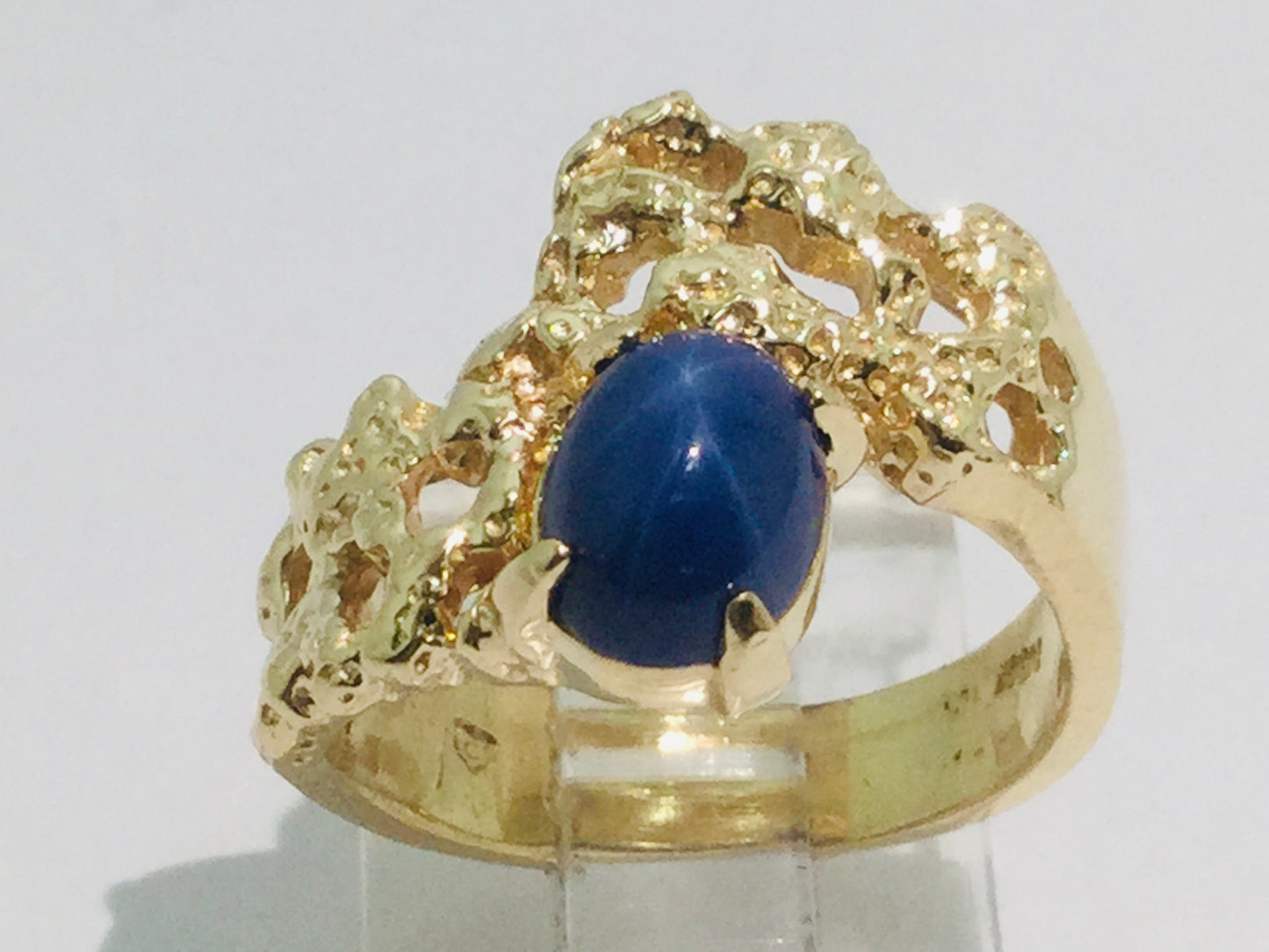 14k Yellow Gold Oval Cut Star Sapphire September Birthstone Ring