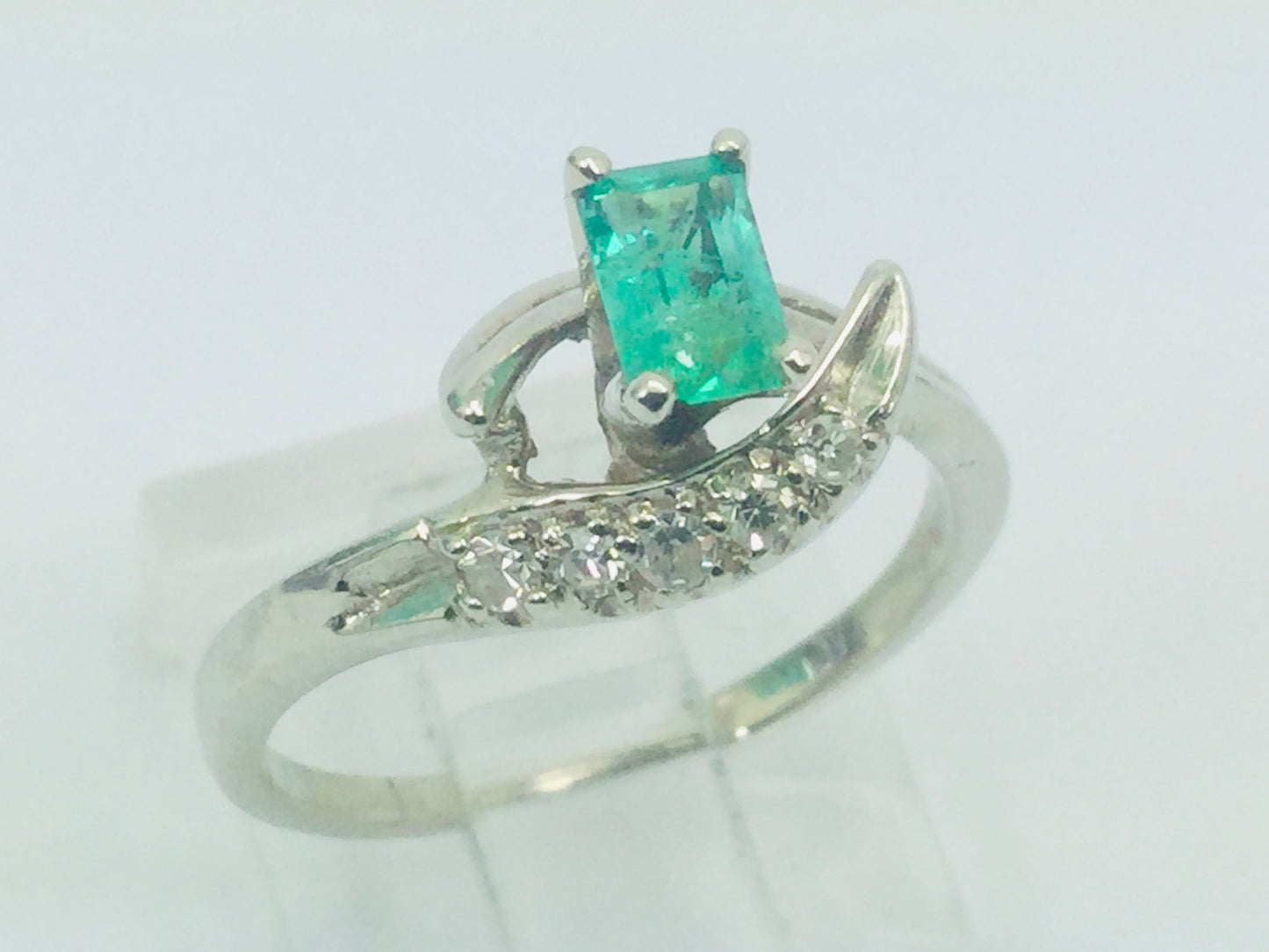 14k White Gold Emerald Cut 0.25ct Emerald May Birthstone & 0.075ct Diamond Ring