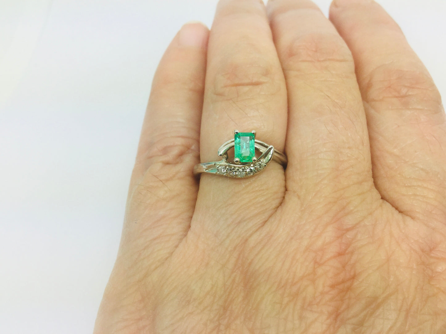 14k White Gold Emerald Cut 0.25ct Emerald May Birthstone & 0.075ct Diamond Ring