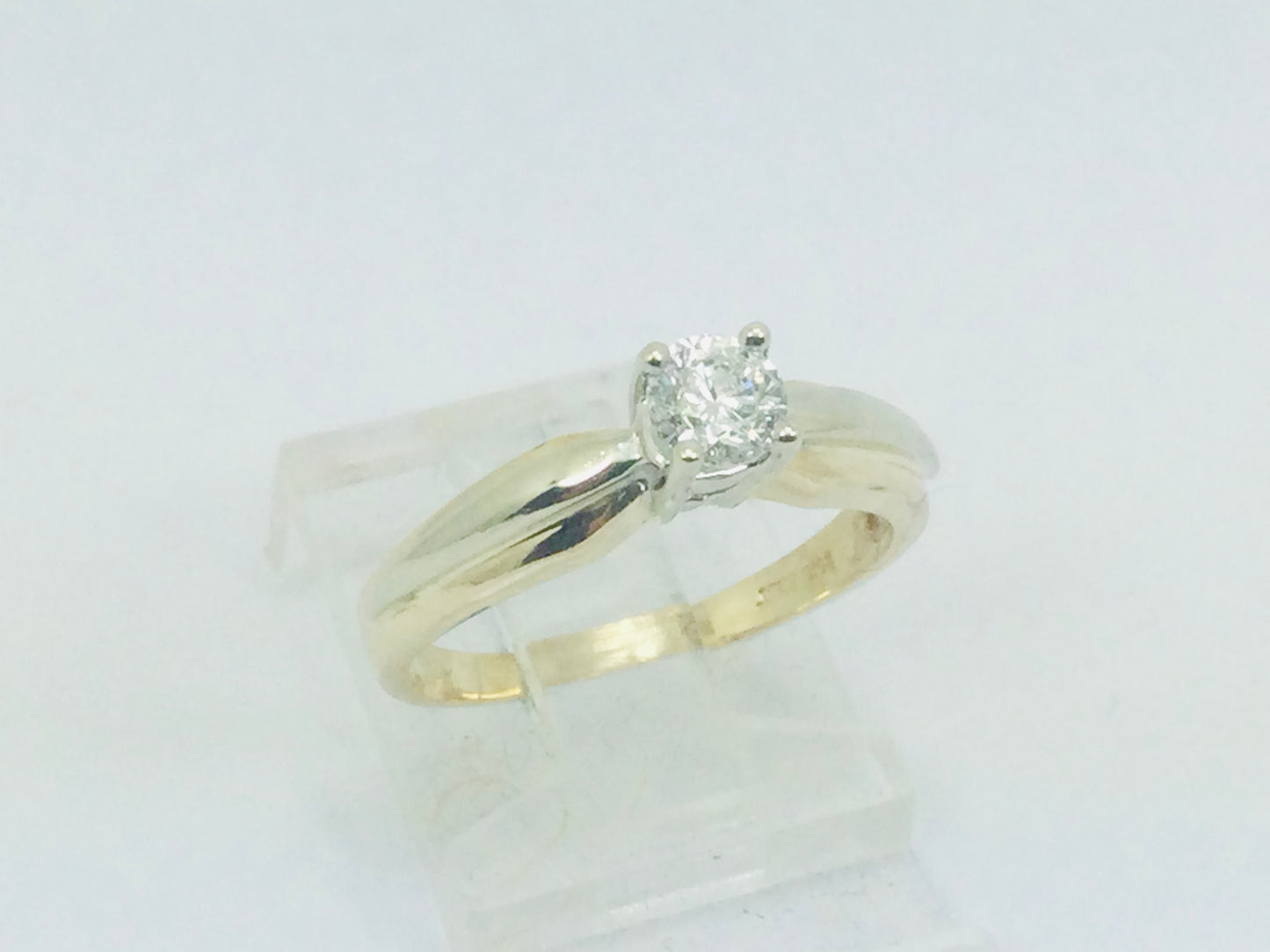 14k Yellow Gold Round Cut 30pt Diamond Solitaire Ring