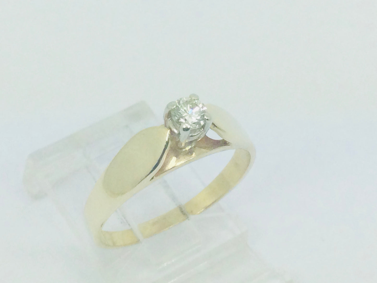 14k Yellow Gold Round Cut 16pt Diamond Solitaire Ring