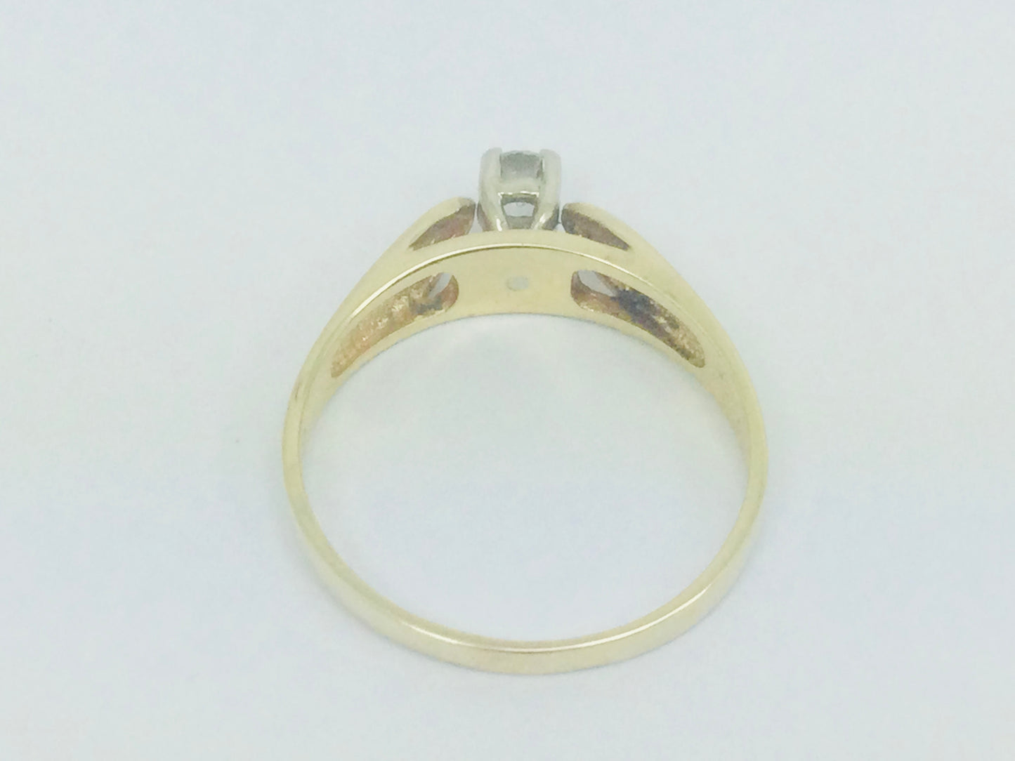 14k Yellow Gold Round Cut 16pt Diamond Solitaire Ring