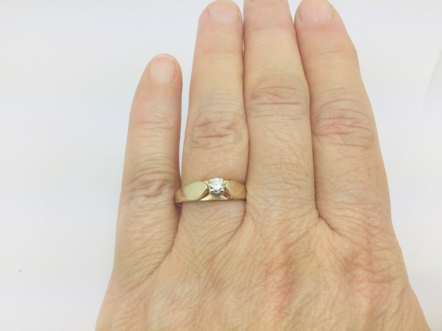 14k Yellow Gold Round Cut 16pt Diamond Solitaire Ring