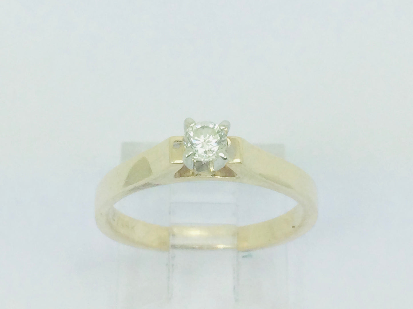 14k Yellow Gold Round Cut 15pt Diamond Solitaire Ring