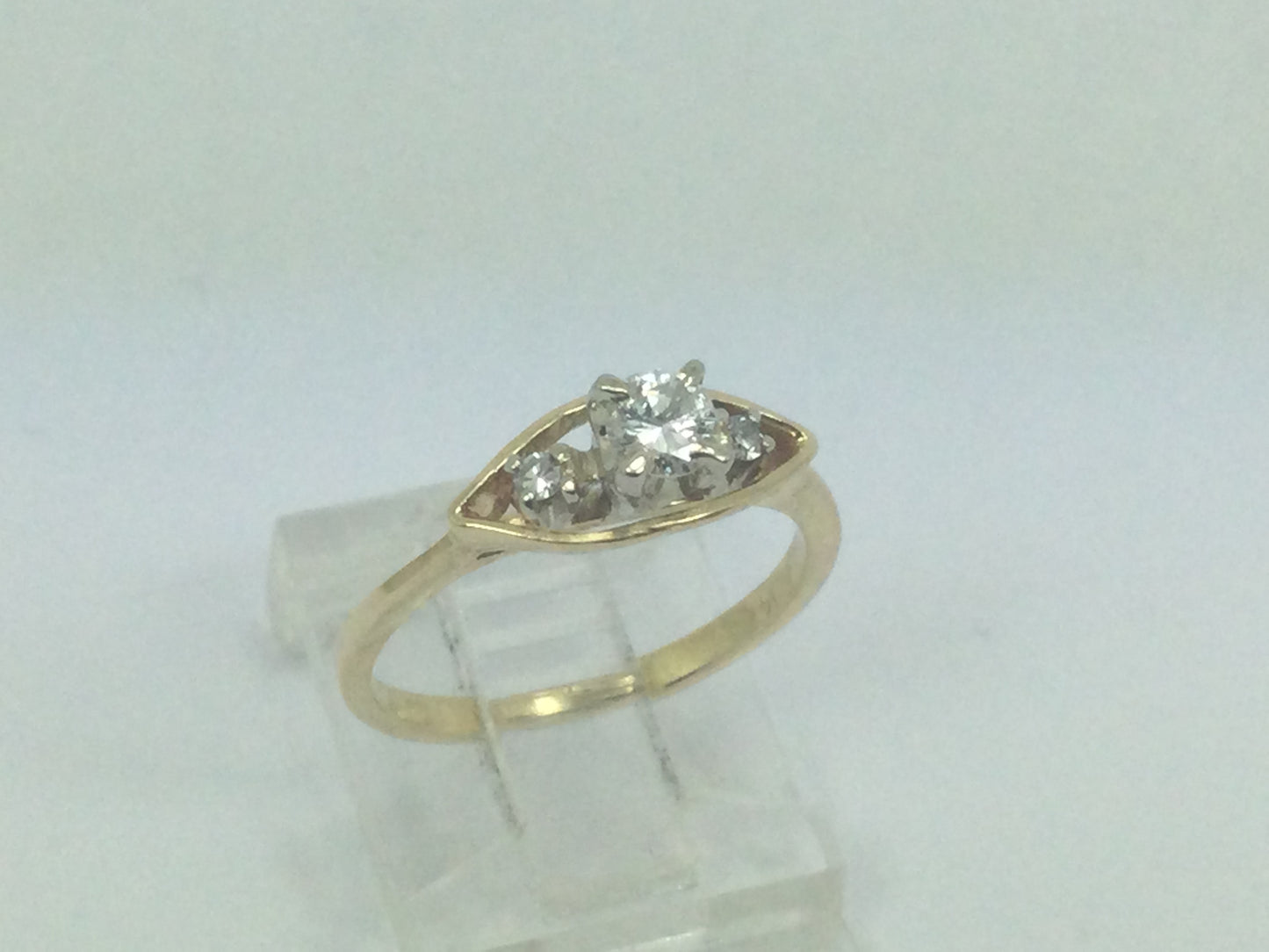 14k Yellow Gold Round Cut 20pt Diamond with Accent Ring